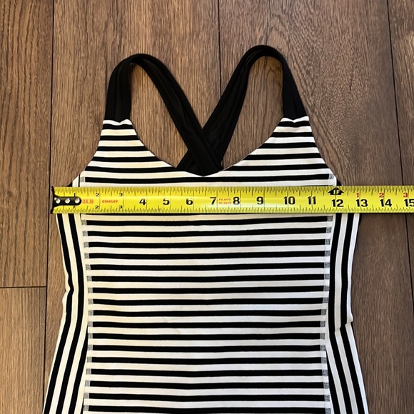 Lululemon black and white tank size 4 - Picture 2 of 6